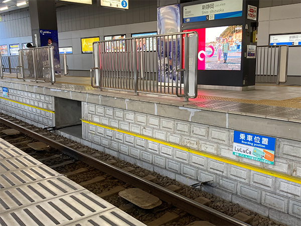 乗車位置ジャック広告