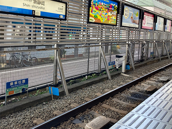 乗車位置ジャック広告